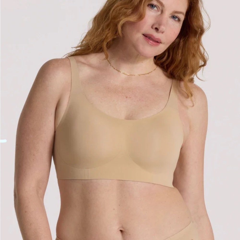 Evelyn & Bobbie Structured Scoop Seamless Wire free Bra Size